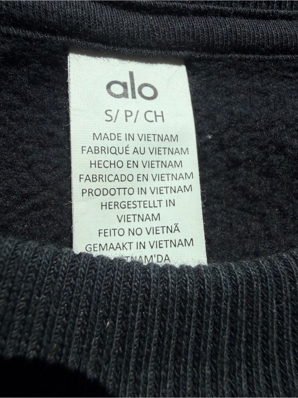 Alo Yoga Women’s Cropped Accolade Crewneck in Black- Small - Picture 10 of 10